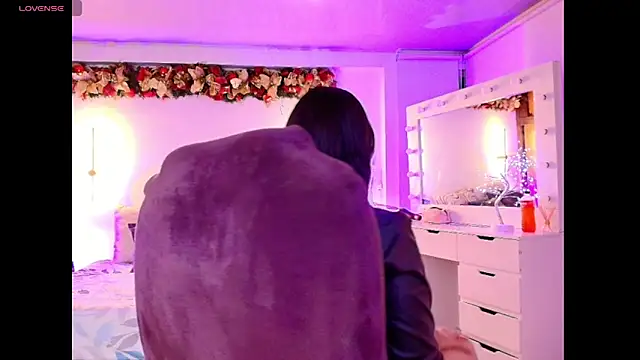 Snapshot of kloe28 chatting on November 15, 3:48 am kloe28 online show from November 15, 3:48 am