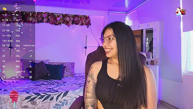 Snapshot of kloe28 chatting on December 15, 11:25 am kloe28 online show from December 15, 11:25 am