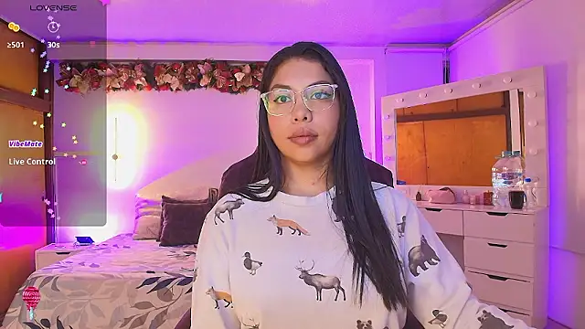 Snapshot of kloe28 chatting on January 10, 4:14 am kloe28 online show from January 10, 4:14 am