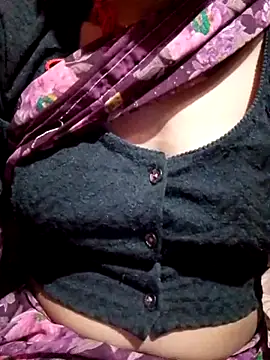 Snapshot of Hot_rieal6 chatting on April 10, 4:23 pm Hot rieal6 online show from April 10, 4:23 pm