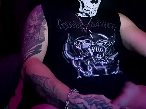 Snapshot of Sinner___ chatting on November 4, 1:59 am Sinner    online show from November 4, 1:59 am