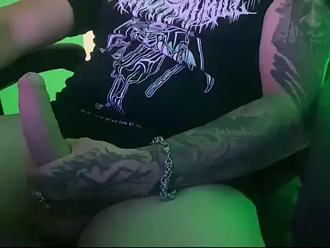 Snapshot of Sinner___ chatting on February 4, 11:09 pm Sinner online show from February 4, 11:09 pm