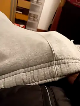 ruiiizz online show from March 11, 4:07 am