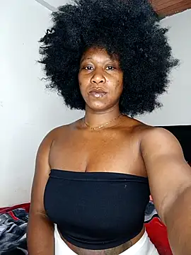 Snapshot of Opal_S chatting on November 18, 10:31 am Opal S online show from November 18, 10:31 am