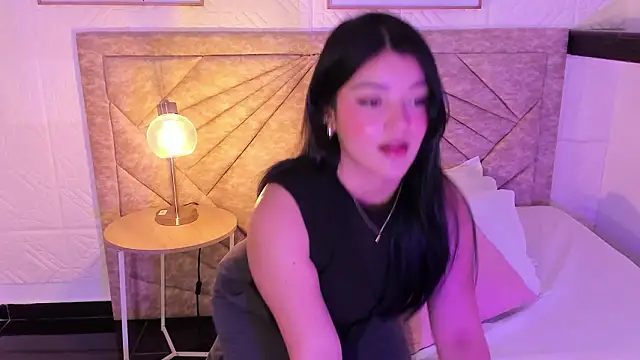 EmmaBlossom online show from March 4, 1:50 pm