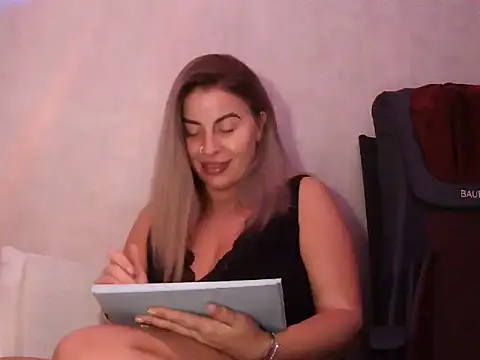 Miravynn online show from March 31, 9:37 pm