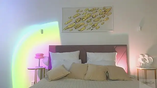 Nicole Broown  online show from February 8, 8:56 pm