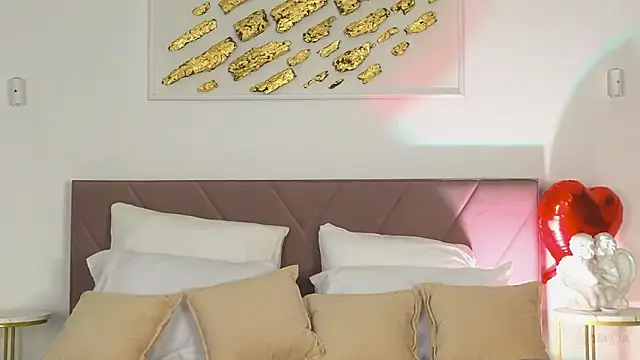 Nicole Broown  online show from March 8, 9:07 pm