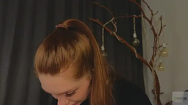Nicole Broown  online show from May 31, 9:27 pm