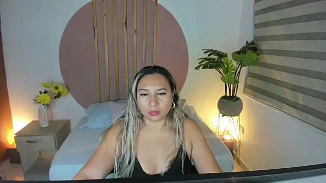 kiara mirren online show from October 10, 2:32 am