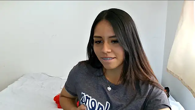 BellaBliss123 online show from October 19, 6:52 pm