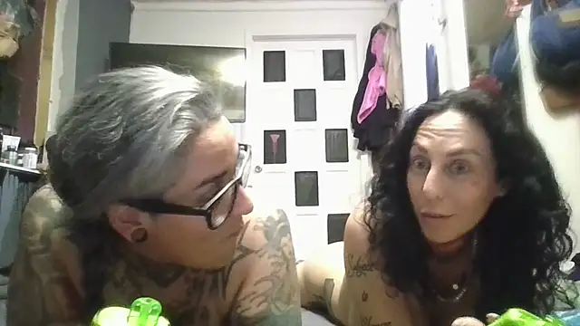 Snapshot of inkdmagz chatting on June 26, 3:11 am inkdmagz online show from June 26, 3:11 am
