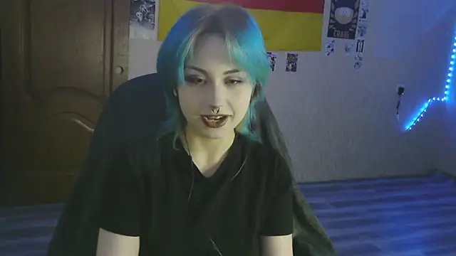 Snapshot of LeisaHopperstad chatting on February 13, 2:24 pm LeisaHopperstad online show from February 13, 2:24 pm