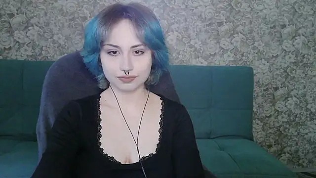 LeisaHopperstad online show from April 8, 2:39 pm