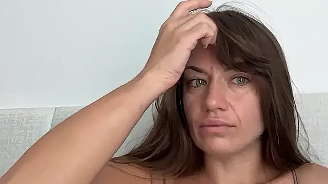 Snapshot of Roriann chatting on February 20, 5:15 am Roriann online show from February 20, 5:15 am