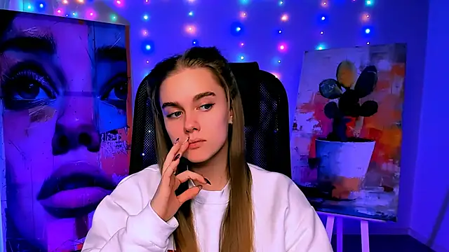 JuneWoods online show from February 9, 12:20 pm