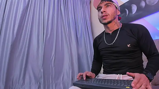 Taylor Lewiis online show from October 2, 4:19 am