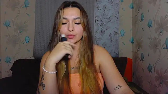 Snapshot of YourEmily_xx chatting on October 3, 7:33 pm YourEmily xx online show from October 3, 7:33 pm