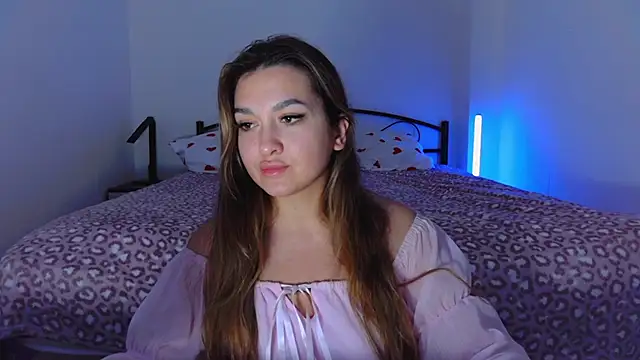 Snapshot of YourEmily_xx chatting on October 12, 9:47 pm YourEmily xx online show from October 12, 9:47 pm