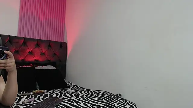 Snapshot of iam_kinky chatting on October 27, 2:10 pm iam kinky online show from October 27, 2:10 pm