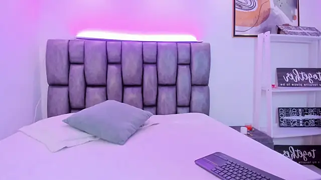 Violet Anders online show from January 10, 6:53 pm