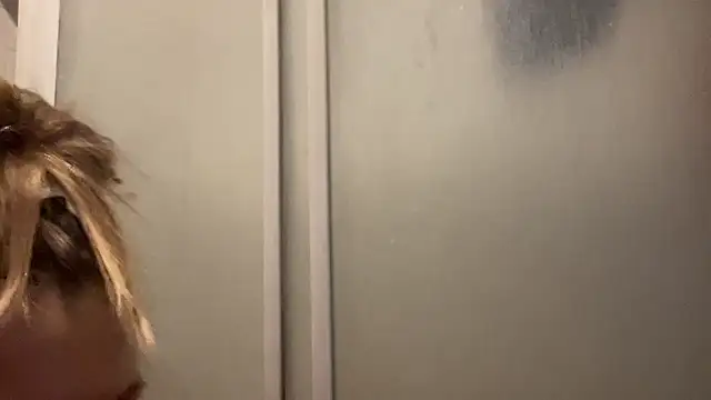 Snapshot of Milysoren chatting on February 15, 7:16 am Milysoren online show from February 15, 7:16 am