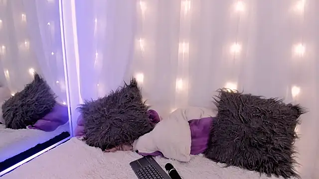 Snapshot of Olivia_Morrys chatting on May 5, 10:40 pm Olivia Morrys online show from May 5, 10:40 pm