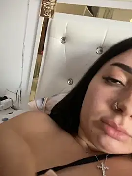 Snapshot of Romina6 chatting on October 21, 11:44 am Romina6 online show from October 21, 11:44 am