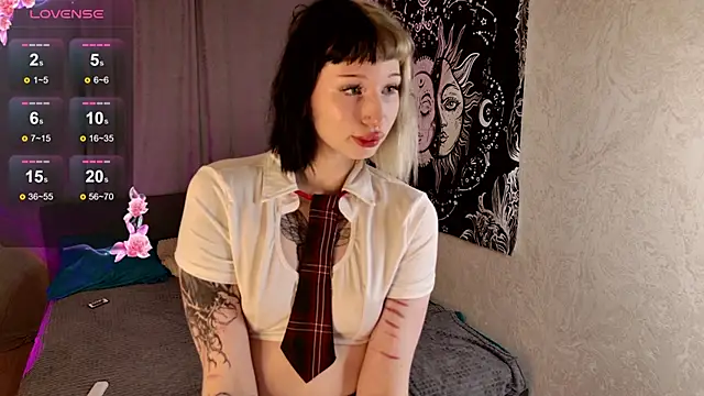 Kristi Bloom online show from October 11, 2:15 pm