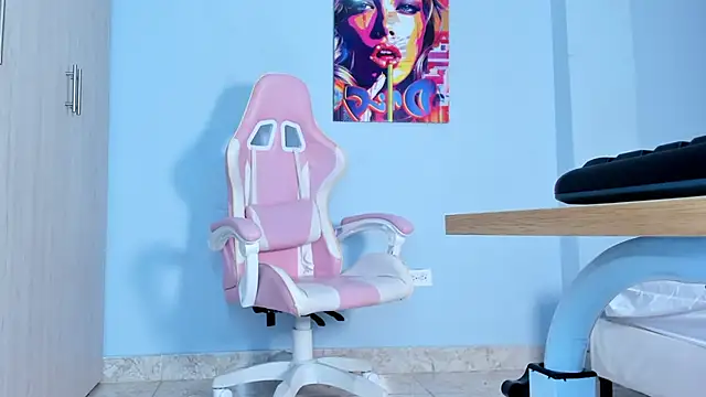 Snapshot of Athenea__fox chatting on November 8, 11:43 am Athenea fox online show from November 8, 11:43 am