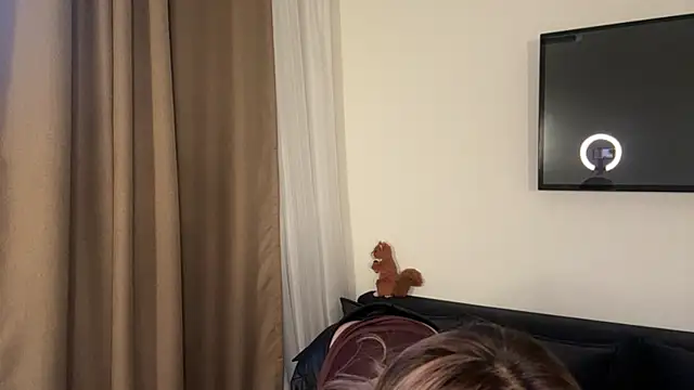 Ur neighbor Kira online show from March 28, 1:22 pm