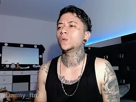 Snapshot of Dannystone2 chatting on May 5, 11:24 pm Dannystone2 online show from May 5, 11:24 pm