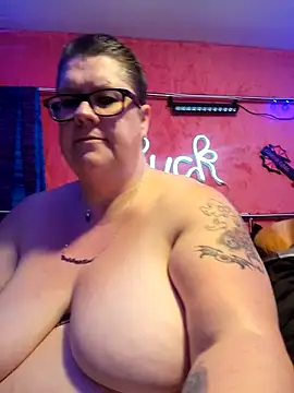 Snapshot of violentviolet68 chatting on May 12, 11:35 pm violentviolet68 online show from May 12, 11:35 pm