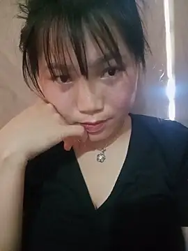 Snapshot of min-xinh chatting on June 5, 8:42 am min-xinh online show from June 5, 8:42 am