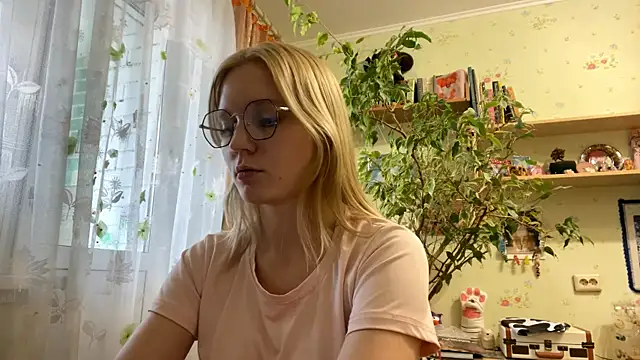 Snapshot of xX_Looola_Xx chatting on October 10, 11:09 am xX Looola Xx online show from October 10, 11:09 am