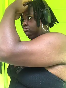 Snapshot of GoddessMiyaa chatting on October 12, 4:06 pm GoddessMiyaa online show from October 12, 4:06 pm