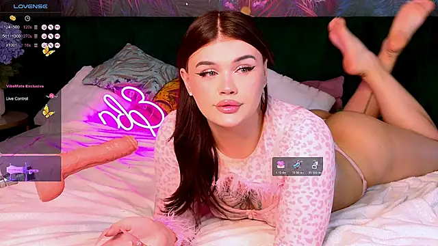 Snapshot of EvaaLane chatting on April 20, 7:33 am EvaaLane online show from April 20, 7:33 am