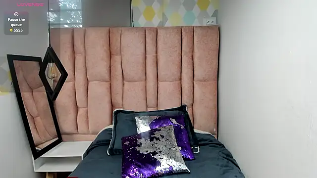 Issa Milf   online show from March 9, 1:04 pm