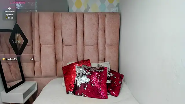 Issa Milf   online show from March 28, 1:33 pm