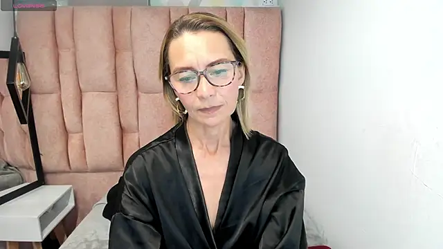 Issa Milf   online show from April 18, 7:58 pm