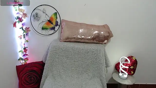 yourhornyjuliettee online show from October 9, 11:14 pm