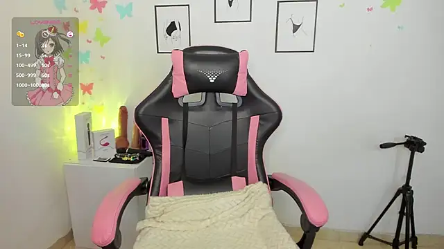 AndreaG  online show from April 11, 5:34 am