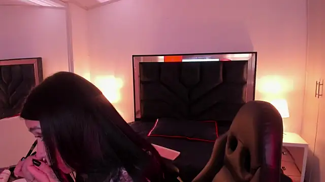 SusanVilla online show from November 3, 6:20 pm