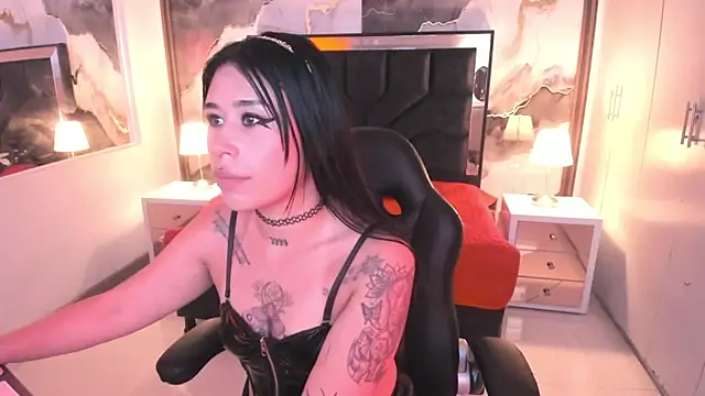 SusanVilla online show from April 4, 7:33 pm