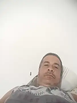 Snapshot of marcioazevedo chatting on February 23, 8:12 am marcioazevedo online show from February 23, 8:12 am