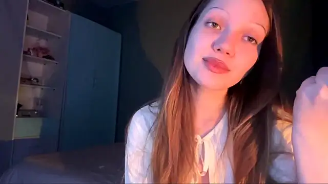 Snapshot of EmiIyKitty chatting on October 18, 8:31 pm EmiIyKitty online show from October 18, 8:31 pm