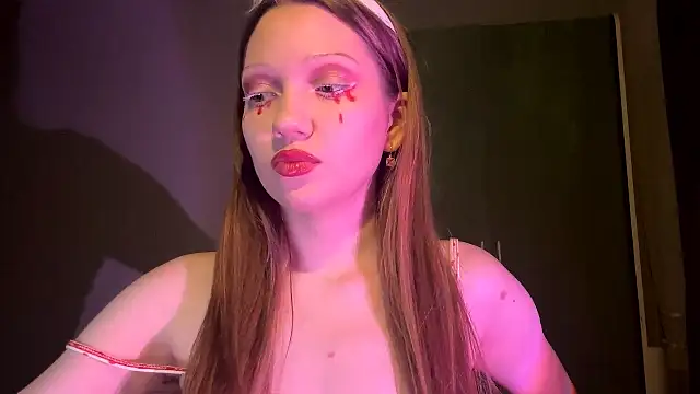 Snapshot of EmiIyKitty chatting on October 30, 7:47 pm EmiIyKitty online show from October 30, 7:47 pm