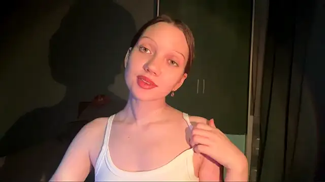 Snapshot of EmiIyKitty chatting on November 21, 8:29 pm EmiIyKitty online show from November 21, 8:29 pm