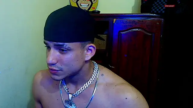 Snapshot of danni_scoot chatting on February 14, 11:01 pm danni scoot online show from February 14, 11:01 pm