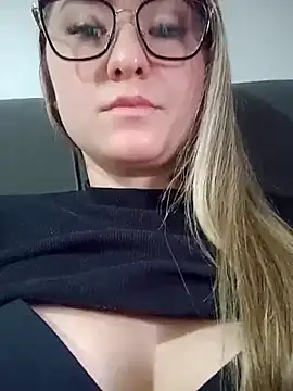 Snapshot of alegata27 chatting on June 19, 4:00 pm alegata27 online show from June 19, 4:00 pm
